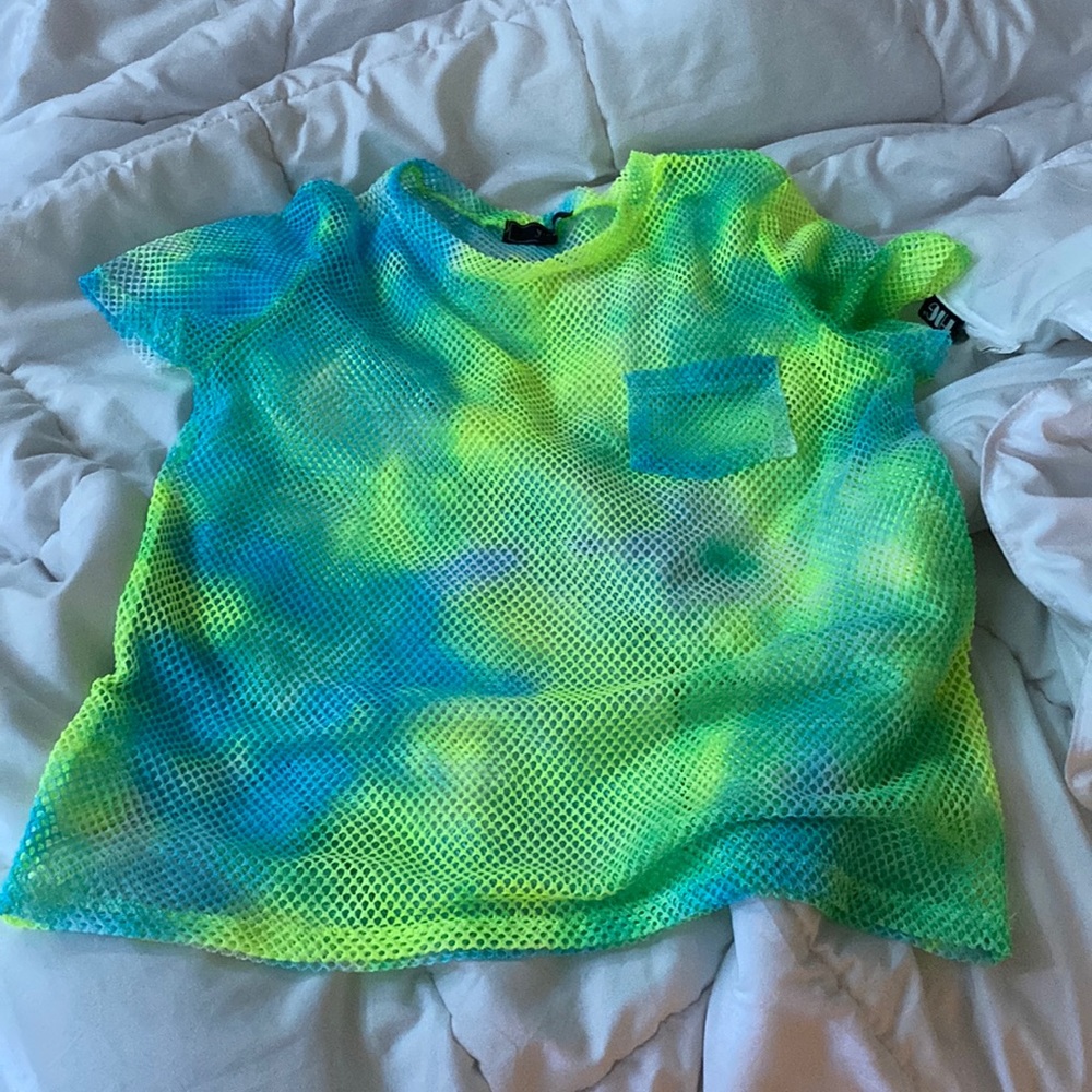 tie die top/funky print